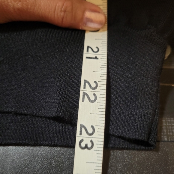 Uniqlo  100% wool vneck  black sweater basic closet staple - Picture 6 of 7